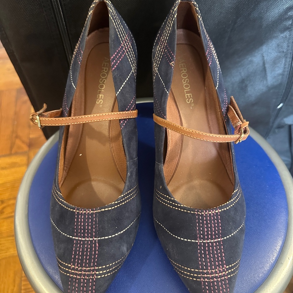 AEROSOLES Blue and Brown Heels with Elegant Design
